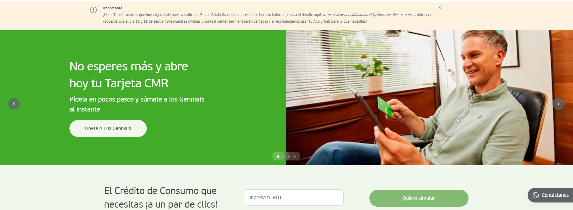 Persona feliz con tarjeta